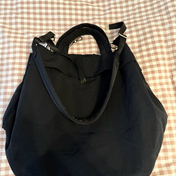 Lululemon On My Level To Bag 20L - Black & Gold - Picture 3 of 4